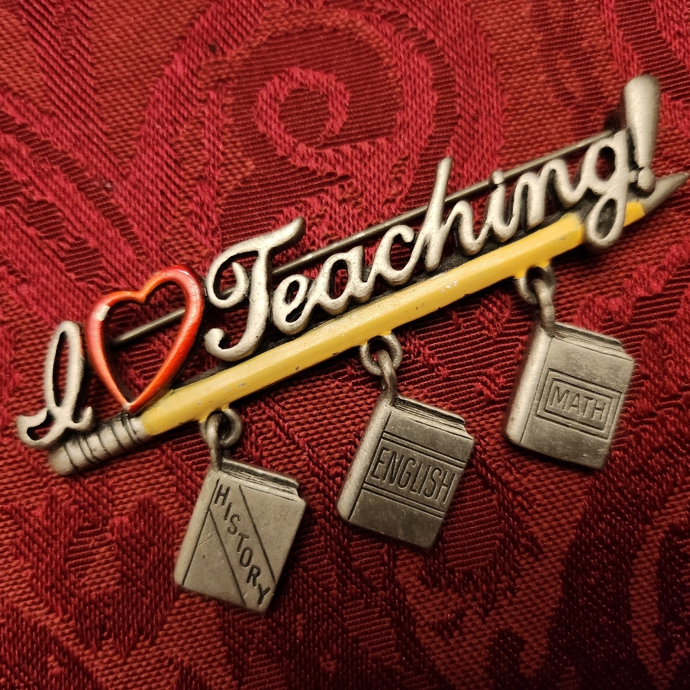 JJ Brooch I ❤️ Teaching ! - Picture 4 of 8